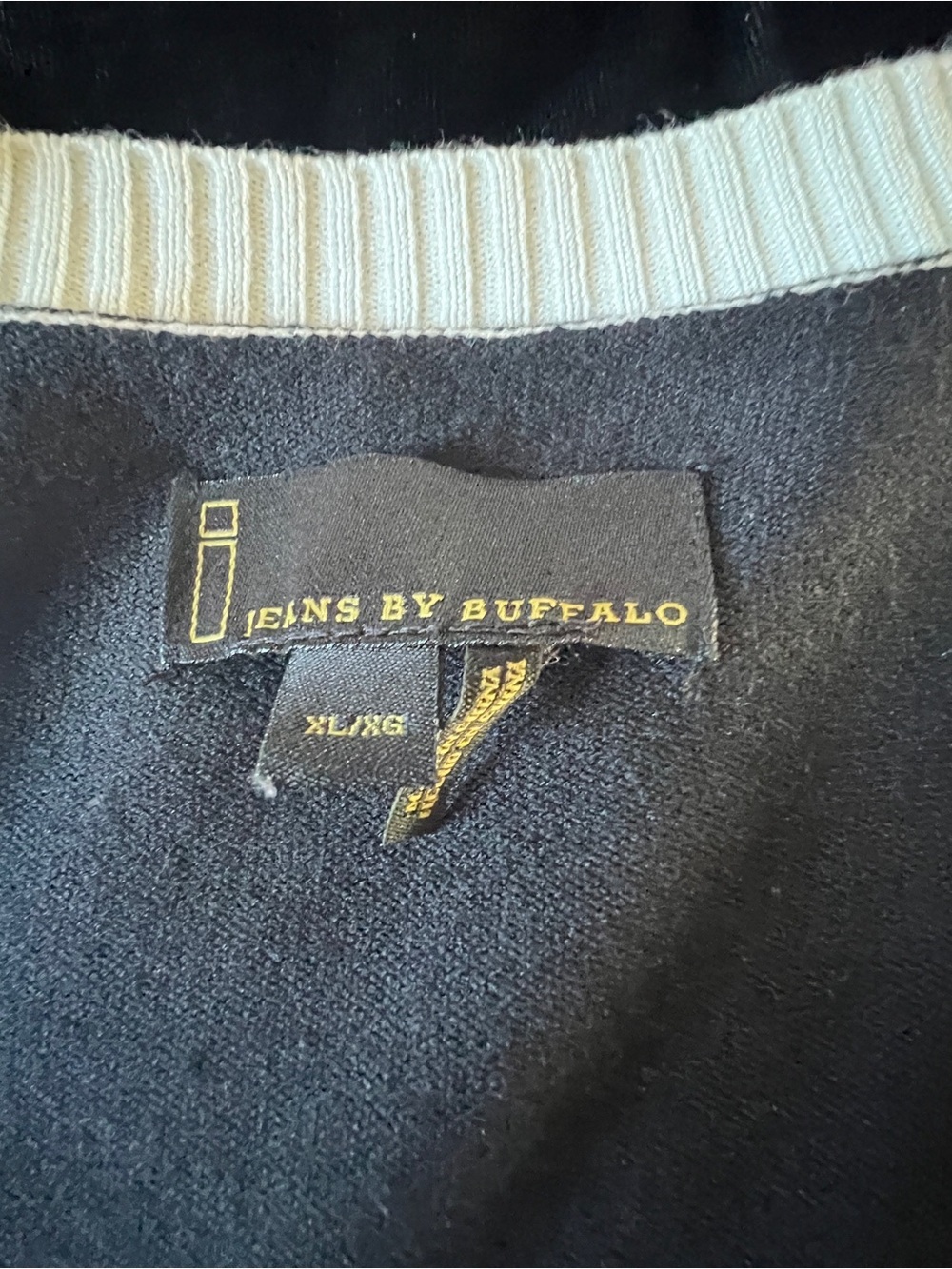 ๐ Jeans by Buffalo XL Black Ivory Color Block Oversized V Neck Sweater - Picture 8 of 10